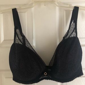 Barely worn plunge Chantelle black bra! 34G